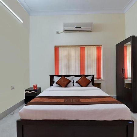 Oyo 12210 Comfort N Cozy Otel Kalküta Dış mekan fotoğraf