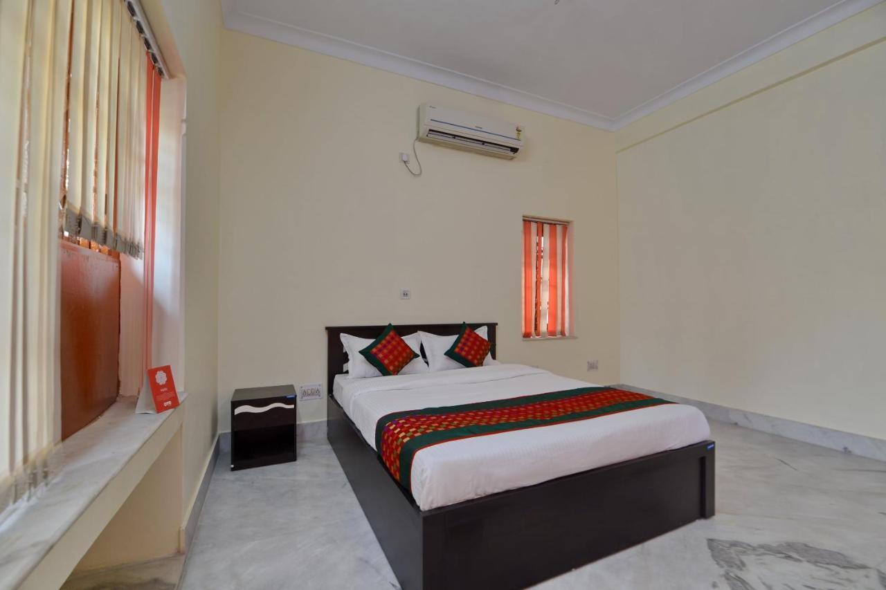 Oyo 12210 Comfort N Cozy Otel Kalküta Dış mekan fotoğraf