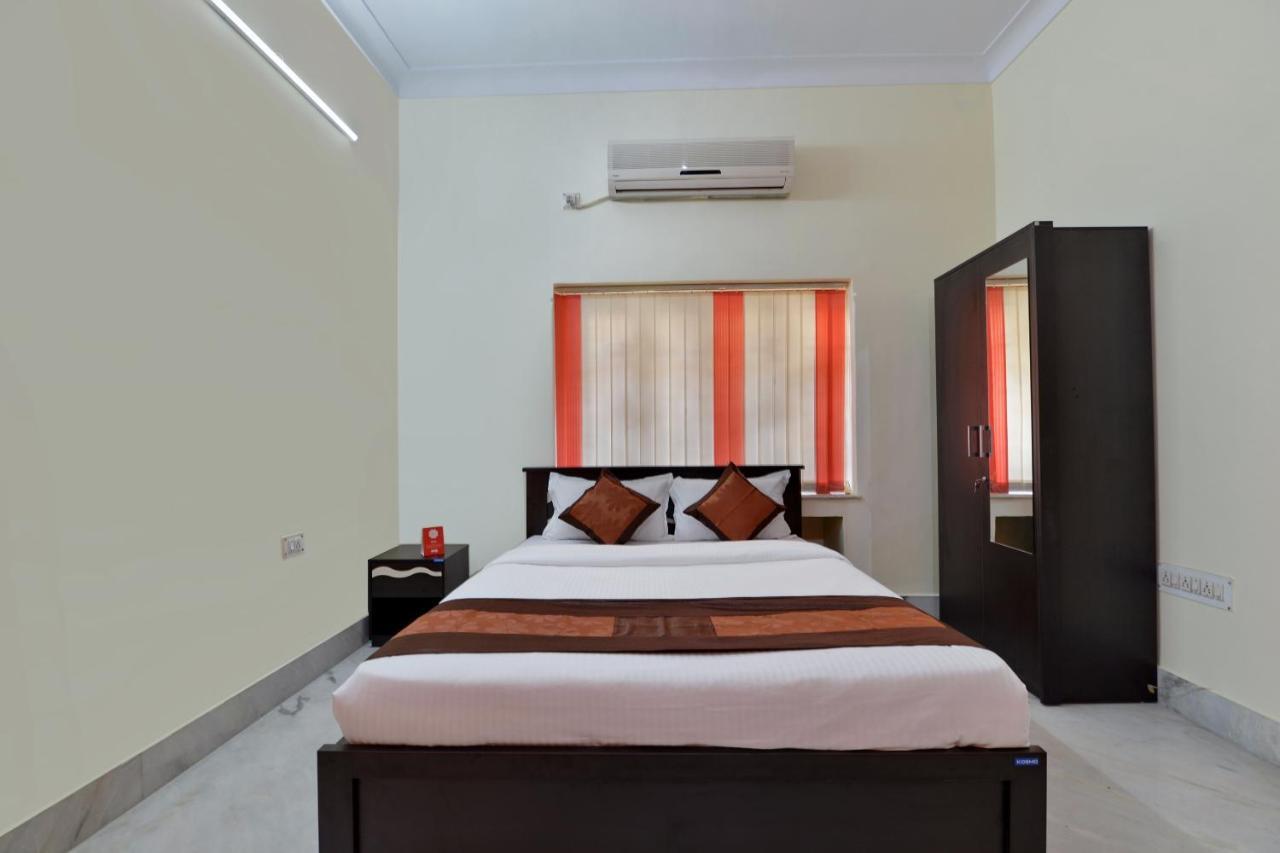 Oyo 12210 Comfort N Cozy Otel Kalküta Dış mekan fotoğraf